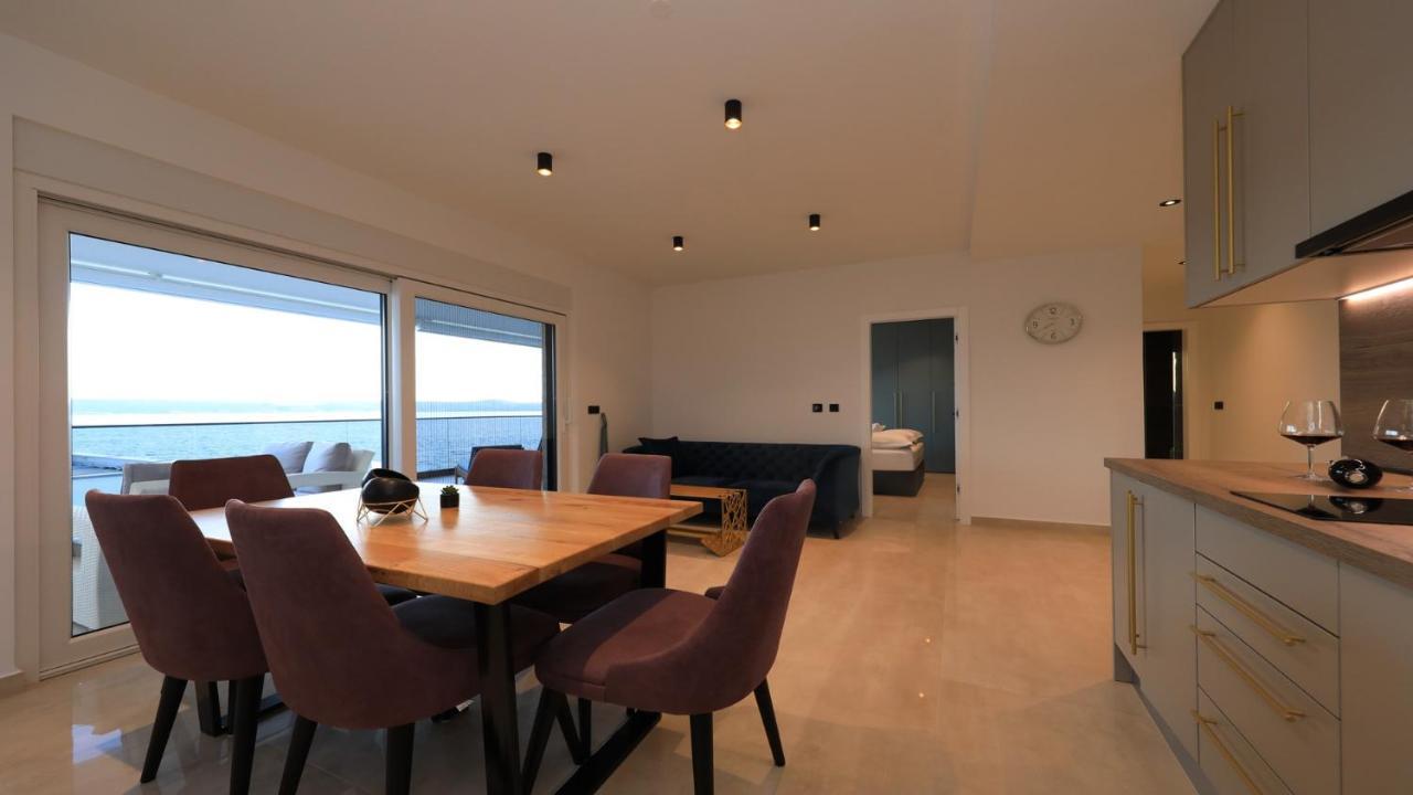 Adastra Apartments 마슬레니차 외부 사진