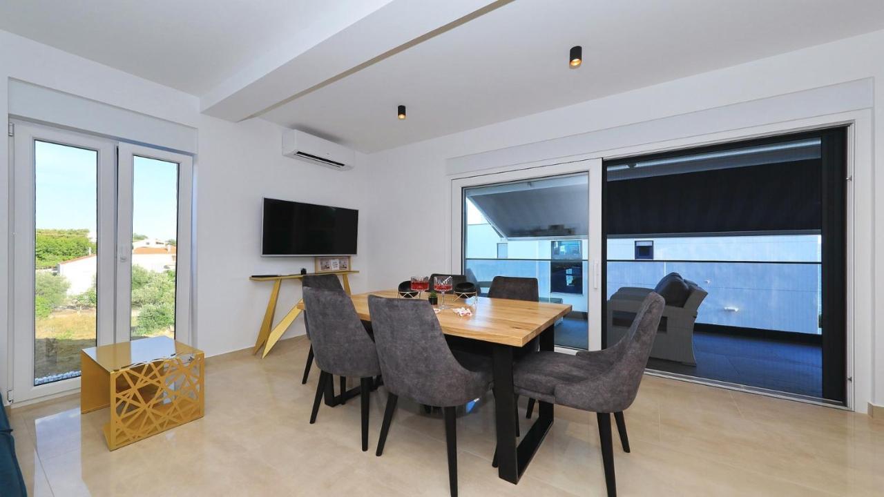 Adastra Apartments 마슬레니차 외부 사진