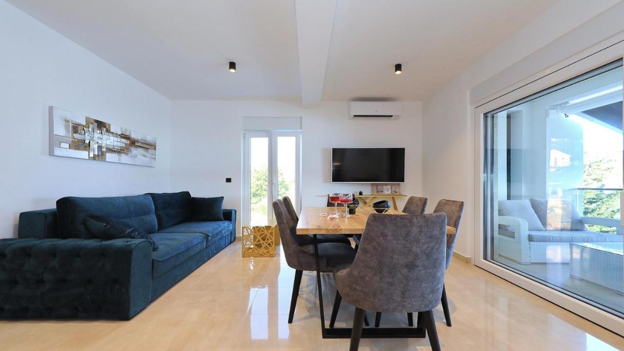 Adastra Apartments 마슬레니차 외부 사진