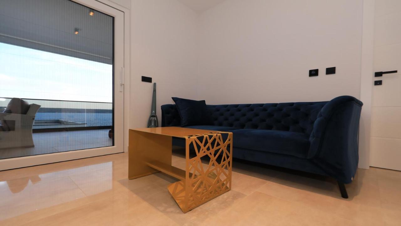 Adastra Apartments 마슬레니차 외부 사진