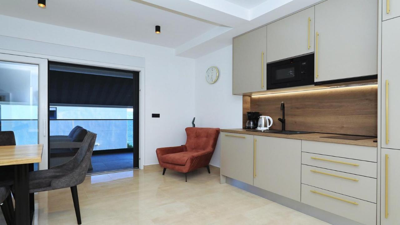 Adastra Apartments 마슬레니차 외부 사진