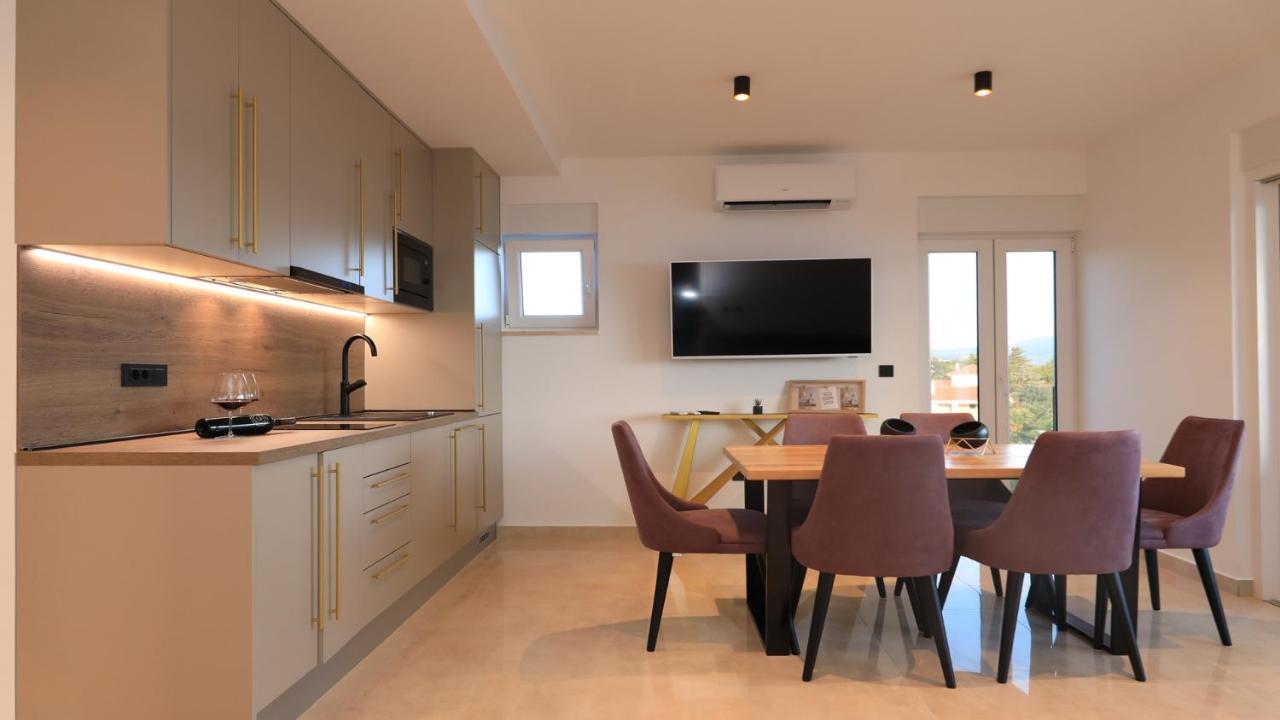 Adastra Apartments 마슬레니차 외부 사진