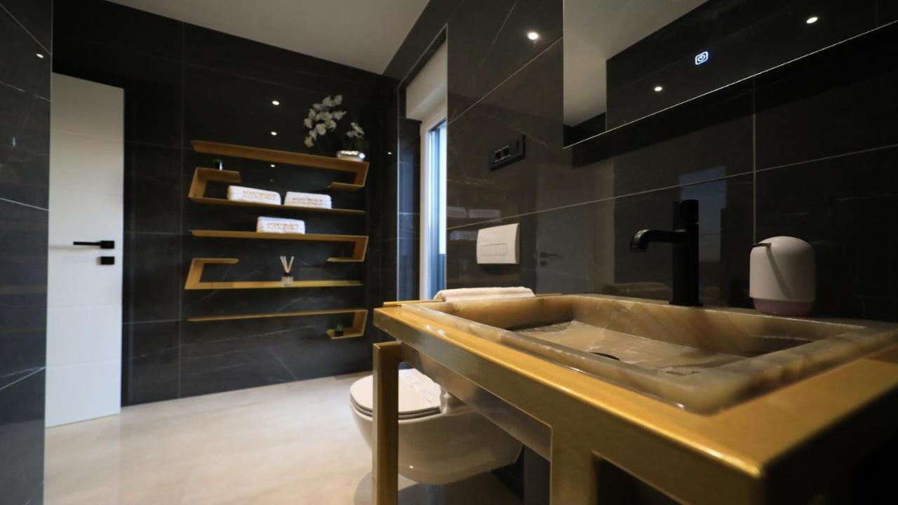 Adastra Apartments 마슬레니차 외부 사진