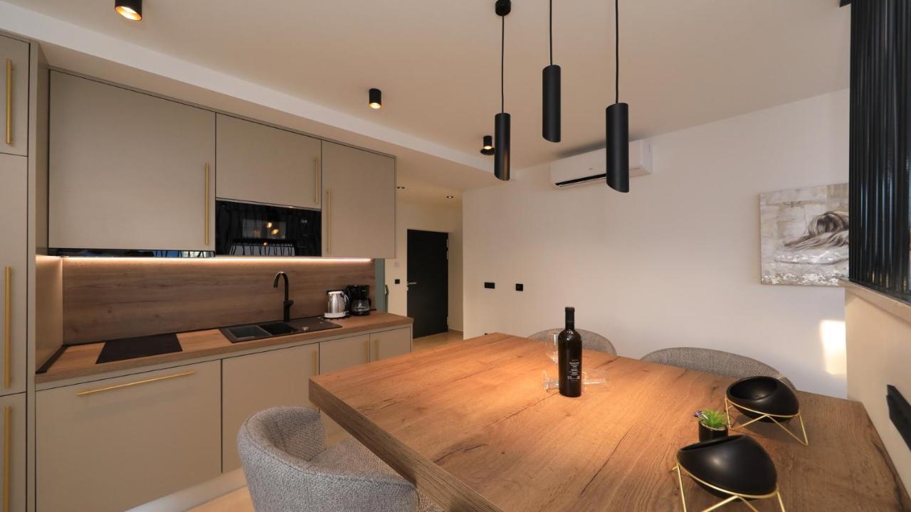 Adastra Apartments 마슬레니차 외부 사진