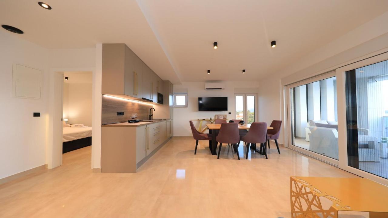 Adastra Apartments 마슬레니차 외부 사진