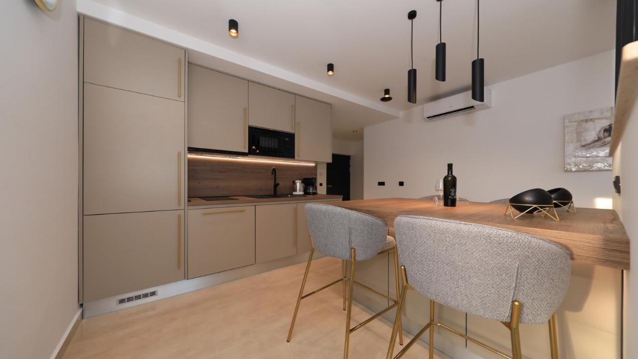 Adastra Apartments 마슬레니차 외부 사진