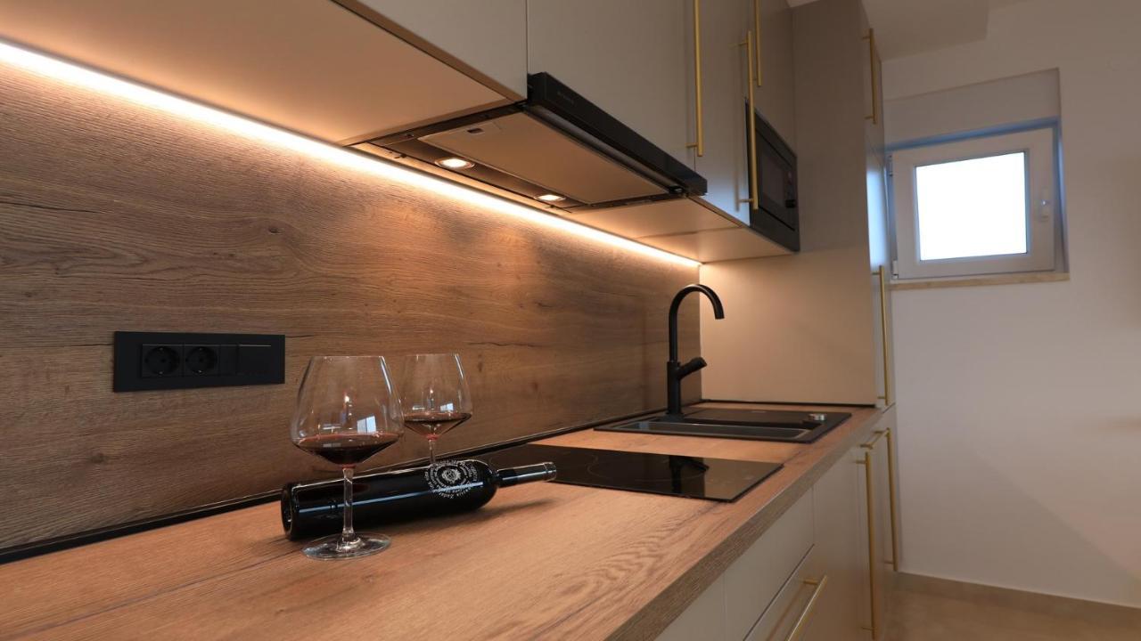 Adastra Apartments 마슬레니차 외부 사진