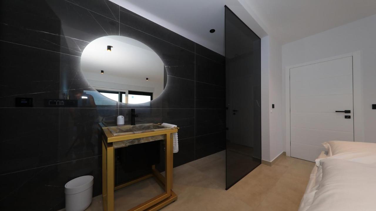 Adastra Apartments 마슬레니차 외부 사진