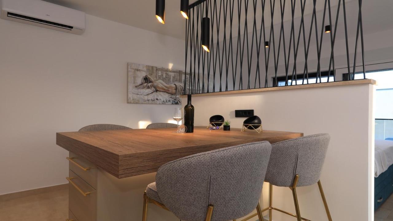 Adastra Apartments 마슬레니차 외부 사진