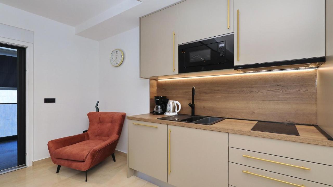 Adastra Apartments 마슬레니차 외부 사진